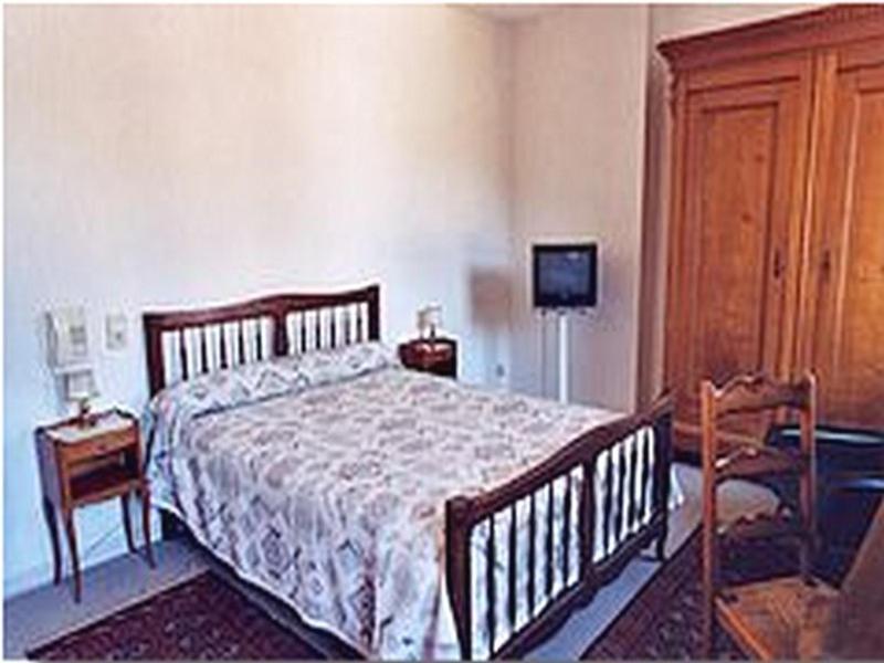 Hotel De Paris Poligny  Pokoj fotografie